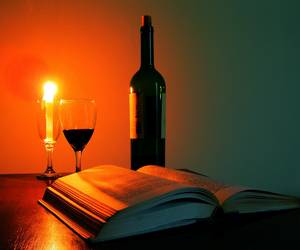 buch wein kerze