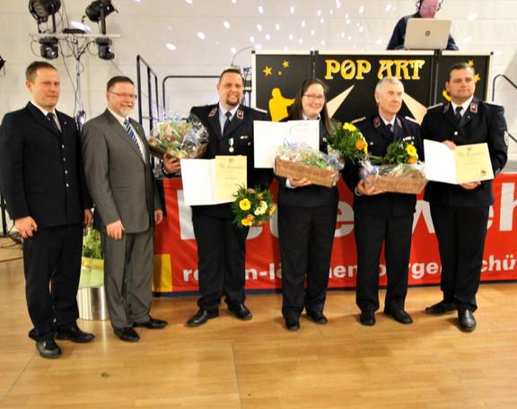 Auszeichnung für überdurchschnittliches Engagement mit Verdienstmedaille bzw. Ehrennadel des Kreisfeuerwehrverbandes LK Leipzig (Mittel)
