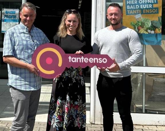 Tante Enso Schlüsselübergabe